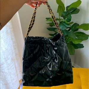 BLACK QUILTED SHOULDER BAG
